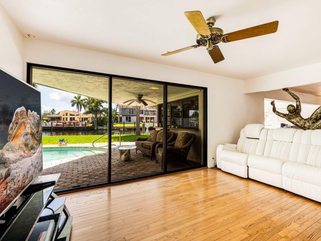 Продажа дома по адресу 2200 SE 8th St - фото 5980719