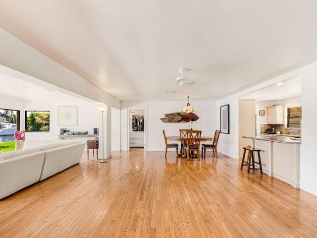 Продажа дома по адресу 2200 SE 8th St - фото 5980722