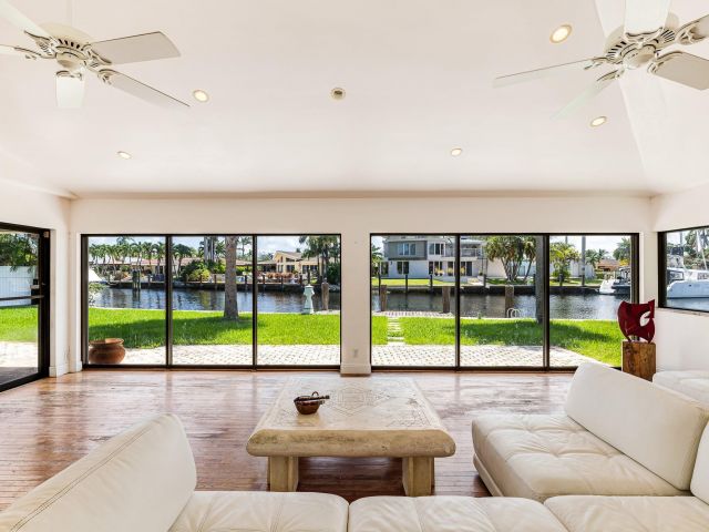 Продажа дома по адресу 2200 SE 8th St - фото 5980730