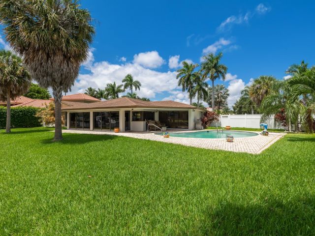 Продажа дома по адресу 2200 SE 8th St - фото 5980731