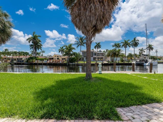 Продажа дома по адресу 2200 SE 8th St - фото 5980732