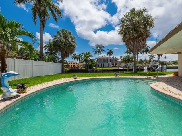 Продажа дома по адресу 2200 SE 8th St - фото 5980733