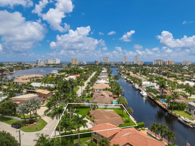 Продажа дома по адресу 2200 SE 8th St - фото 5980734