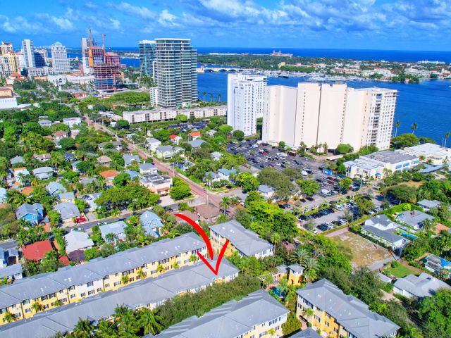 Дом в аренду по адресу 312 N Bromeliad - фото 5866500