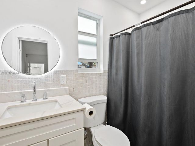 Продажа дома по адресу 5117 Washington St - фото 5875583