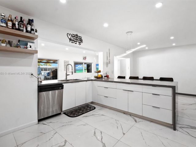 Продажа дома по адресу 5117 Washington St - фото 5875589