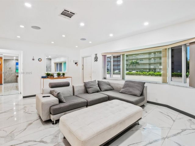 Продажа дома по адресу 5117 Washington St - фото 5875594