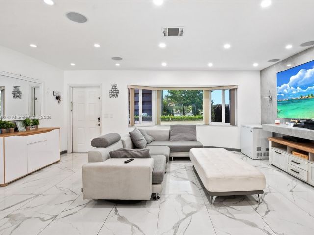 Продажа дома по адресу 5117 Washington St - фото 5875595