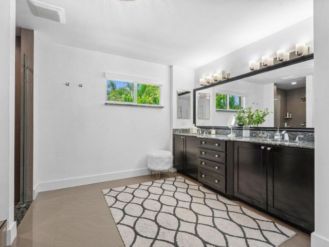 Продажа дома по адресу 7700 NE Spanish Trail Court - фото 6017503