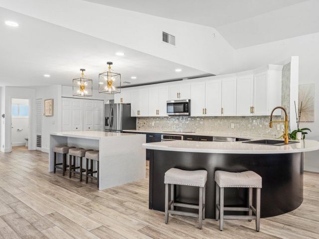 Продажа дома по адресу 7700 NE Spanish Trail Court - фото 6017509