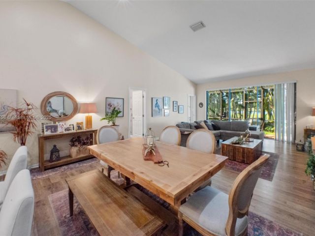 Продажа дома по адресу 9909 NW 52nd Ln - фото 5859267