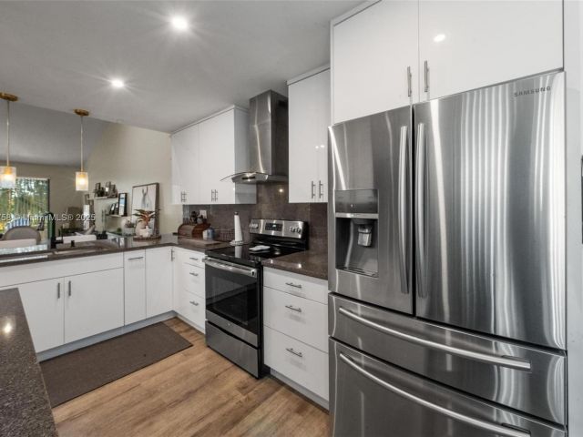 Продажа дома по адресу 9909 NW 52nd Ln - фото 5859270