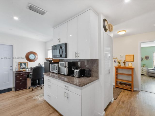 Продажа дома по адресу 9909 NW 52nd Ln - фото 5859271