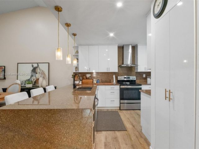 Продажа дома по адресу 9909 NW 52nd Ln - фото 5859272