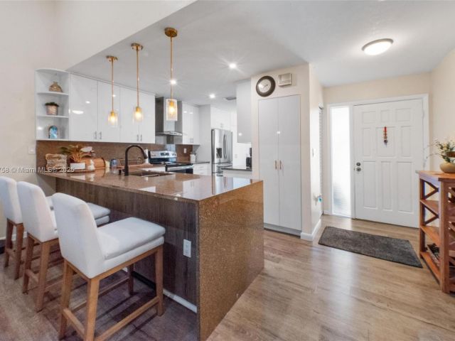 Продажа дома по адресу 9909 NW 52nd Ln - фото 5859273