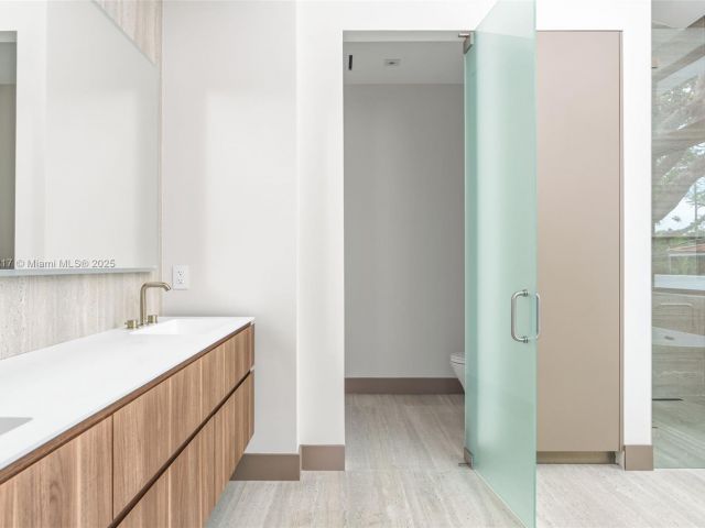 Продажа дома по адресу 510 NE 52nd St - фото 5930395