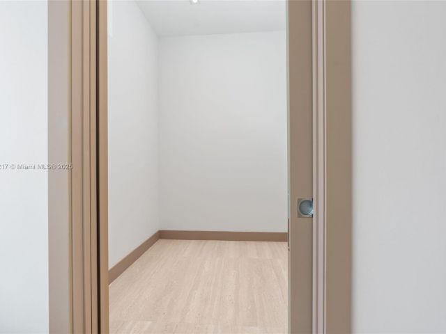 Продажа дома по адресу 510 NE 52nd St - фото 5930396