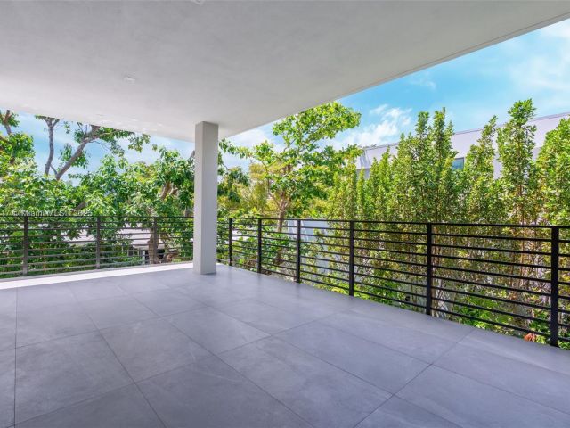 Продажа дома по адресу 510 NE 52nd St - фото 5930400