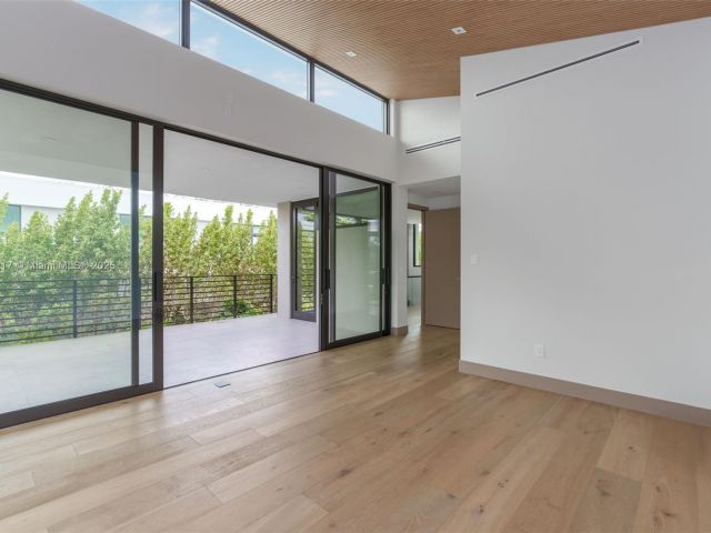 Продажа дома по адресу 510 NE 52nd St - фото 5930401