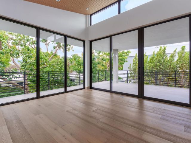 Продажа дома по адресу 510 NE 52nd St - фото 5930402