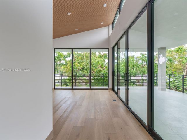 Продажа дома по адресу 510 NE 52nd St - фото 5930403