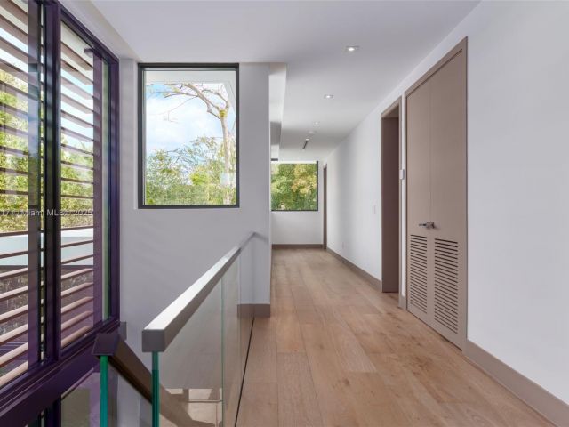 Продажа дома по адресу 510 NE 52nd St - фото 5930404