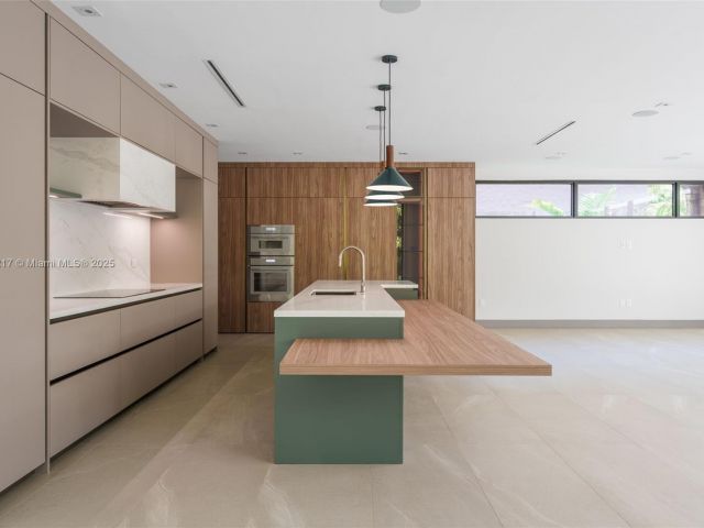 Продажа дома по адресу 510 NE 52nd St - фото 5930407