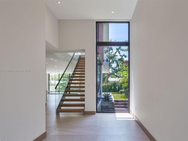 Продажа дома по адресу 510 NE 52nd St - фото 5930409