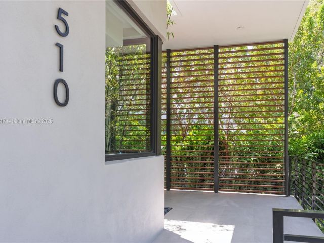 Продажа дома по адресу 510 NE 52nd St - фото 5930410