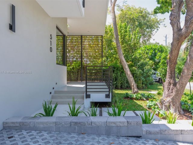 Продажа дома по адресу 510 NE 52nd St - фото 5930411