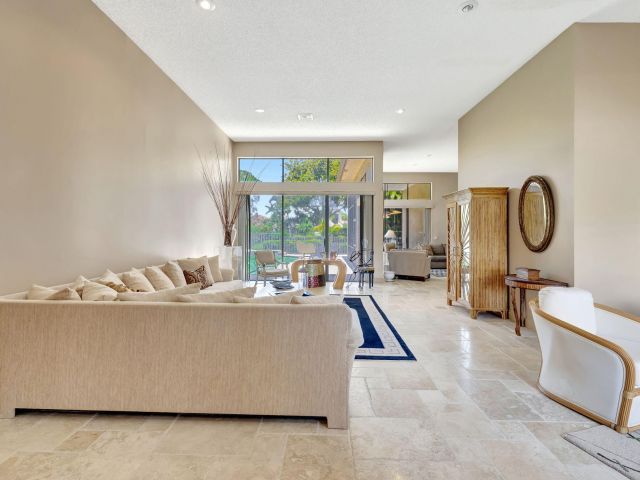 Продажа дома по адресу 17677 Charnwood Drive - фото 6075615