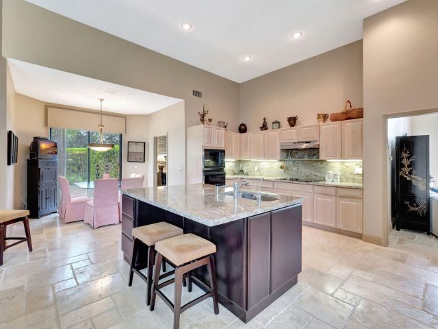 Продажа дома по адресу 17677 Charnwood Drive - фото 6075620