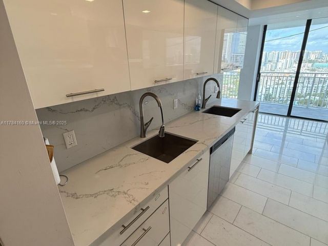 Продажа квартиры # - фото 5935422