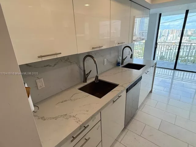 Продажа квартиры # - фото 5935422