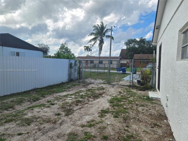 Дом в аренду по адресу 3310 NW 214th St - фото 6008020