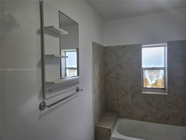 Дом в аренду по адресу 3310 NW 214th St - фото 6008031