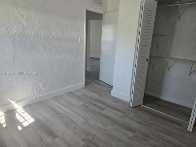 Дом в аренду по адресу 3310 NW 214th St - фото 7457046