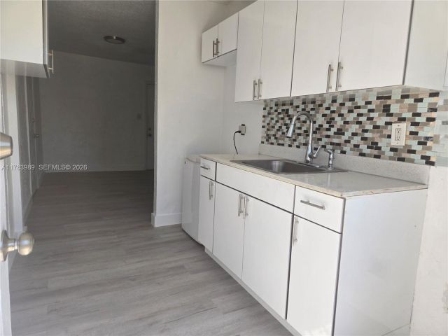 Дом в аренду по адресу 3310 NW 214th St - фото 7457055