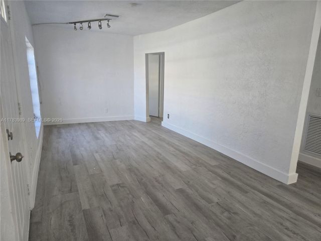 Дом в аренду по адресу 3310 NW 214th St - фото 7457067