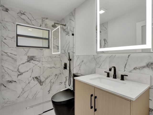 Продажа дома по адресу 400 NW 20th Street - фото 6271520