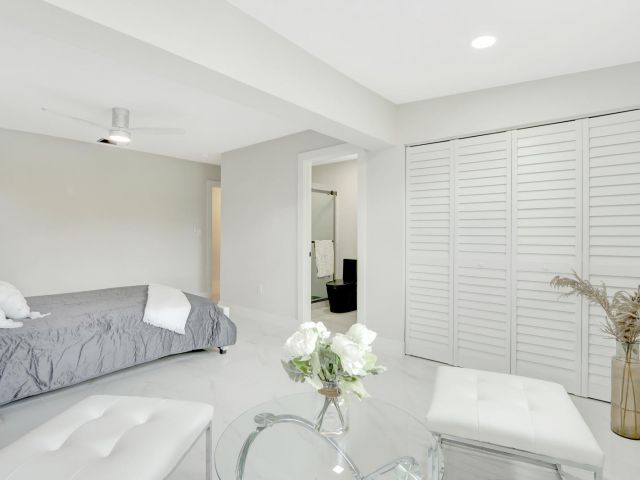 Продажа дома по адресу 400 NW 20th Street - фото 6271523