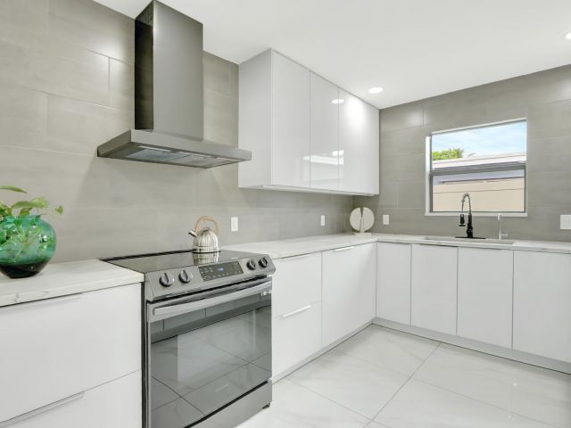 Продажа дома по адресу 400 NW 20th Street - фото 6271526