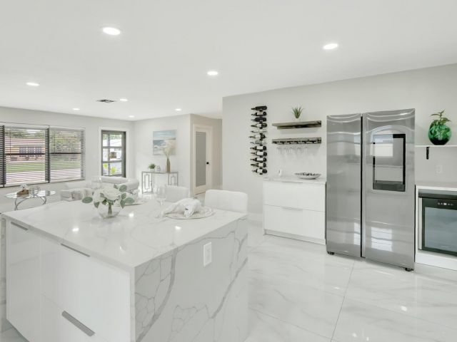 Продажа дома по адресу 400 NW 20th Street - фото 6271528