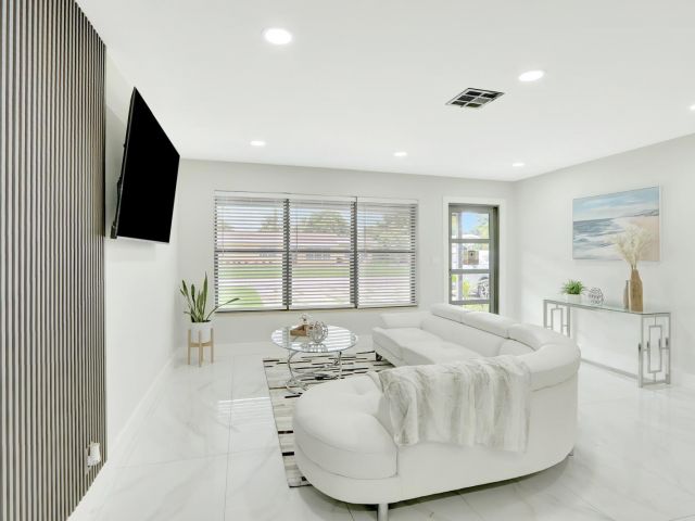 Продажа дома по адресу 400 NW 20th Street - фото 6271530