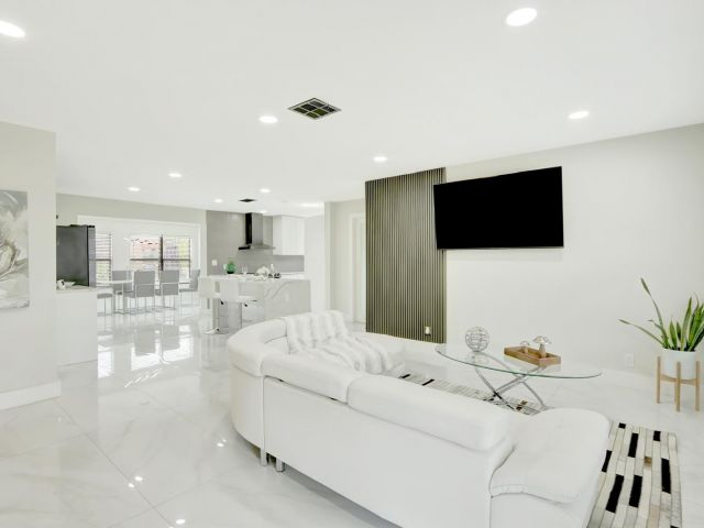 Продажа дома по адресу 400 NW 20th Street - фото 6271531