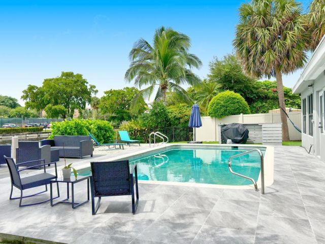 Продажа дома по адресу 400 NW 20th Street - фото 6271534