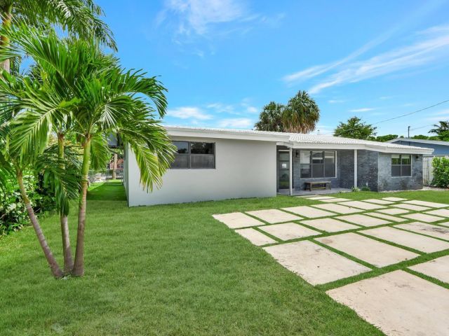 Продажа дома по адресу 400 NW 20th Street - фото 6271536