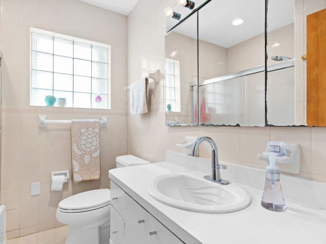 Продажа дома по адресу 1340 Adams St - фото 5938508