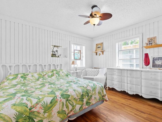 Продажа дома по адресу 1340 Adams St - фото 5938509