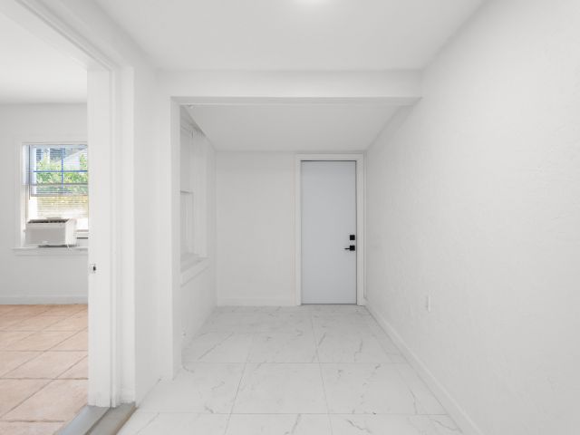 Дом в аренду по адресу 4815 N Flagler Drive - фото 5863949